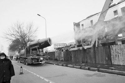 農(nóng)業(yè)路拆遷用上除霾神器——霧炮車 農(nóng)業(yè)路拆遷用上除霾神器——霧炮車