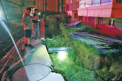 塌方、移位地點距離大樓主體近之又近 塌方、移位地點距離大樓主體近之又近