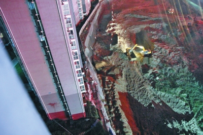 工地基坑距3號樓最近距離僅2.7米 工地基坑距3號樓最近距離僅2.7米