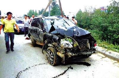 惹禍的越野車面目全非 惹禍的越野車面目全非