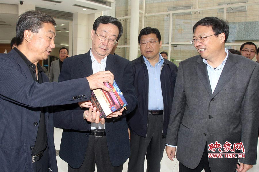 河南省委書記、省人大常委會主任郭庚茂視察河南電視臺 東方今報記者沈翔 劉棟杰/攝 河南省委書記、省人大常委會主任郭庚茂視察河南電視臺 東方今報記者沈翔 劉棟杰/攝