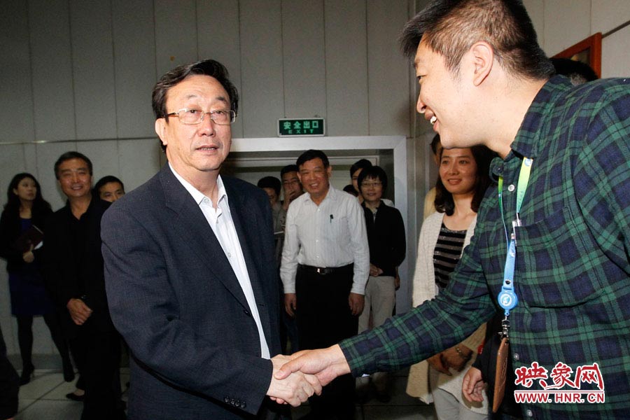 河南省委書記、省人大常委會主任郭庚茂視察河南人民廣播電臺 映象網記者邵恰 段晉哲/攝 河南省委書記、省人大常委會主任郭庚茂視察河南人民廣播電臺 映象網記者邵恰 段晉哲/攝