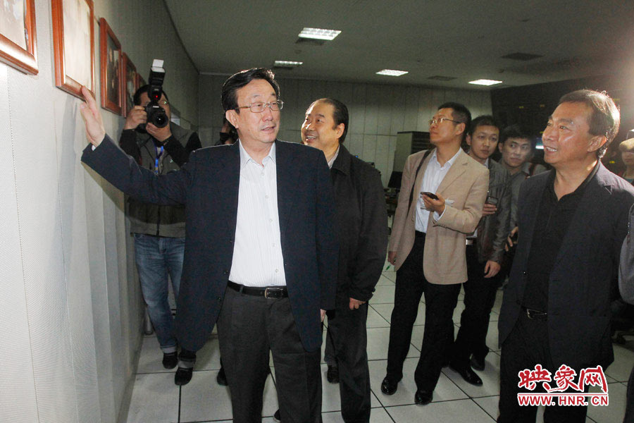 河南省委書記、省人大常委會主任郭庚茂視察河南人民廣播電臺 映象網記者邵恰 段晉哲/攝 河南省委書記、省人大常委會主任郭庚茂視察河南人民廣播電臺 映象網記者邵恰 段晉哲/攝