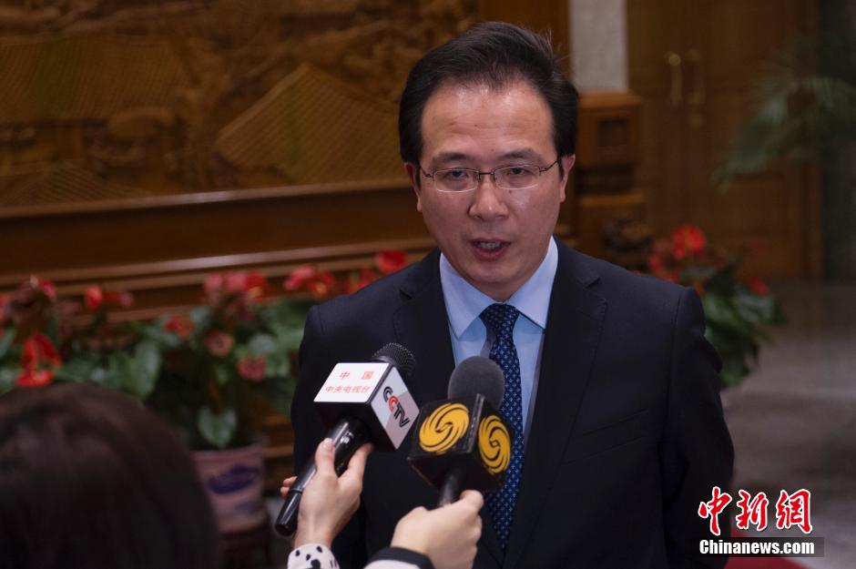 馬總理宣布MH370墜毀 在京乘客家屬泣不成聲 馬總理宣布MH370墜毀 在京乘客家屬泣不成聲