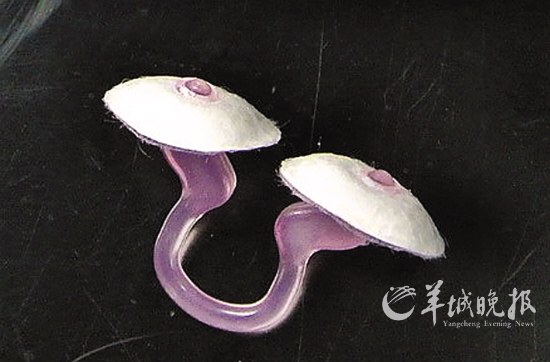 上海交警試戴隱形口罩抗霧霾 不影響吹哨喊話 上海交警試戴隱形口罩抗霧霾 不影響吹哨喊話