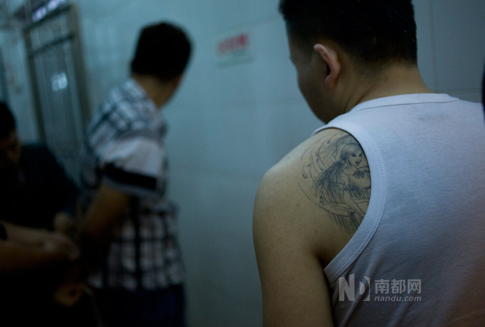 20名小伙"組團"騙全國女子 20名小伙"組團"騙全國女子