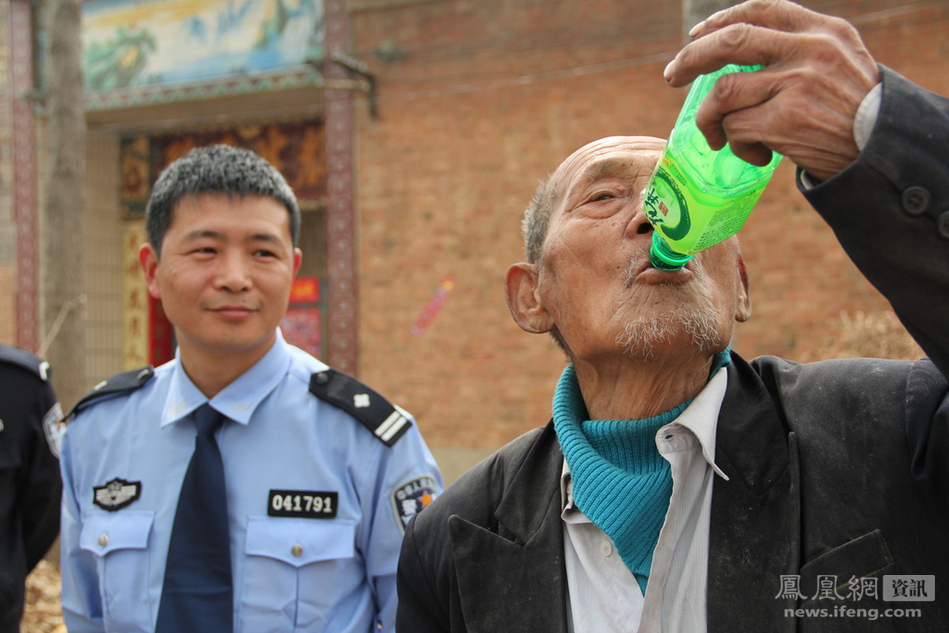 九旬老翁盜竊10萬元受審 九旬老翁盜竊10萬元受審