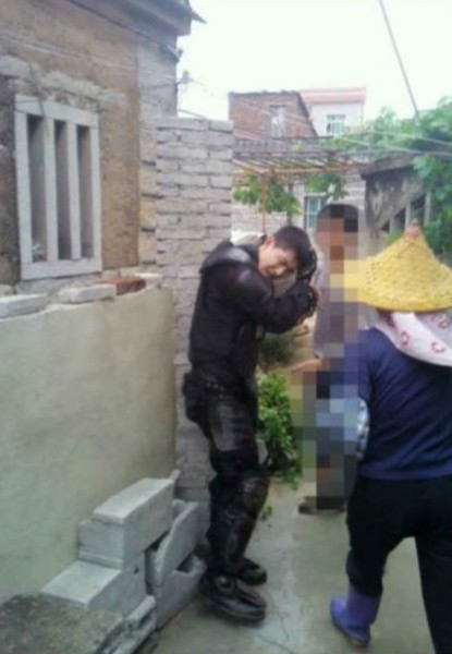 網傳泉州村民押特警 網傳泉州村民押特警