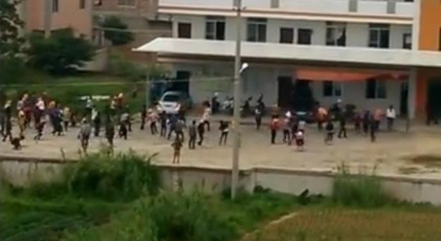 網傳泉州村民押特警 網傳泉州村民押特警