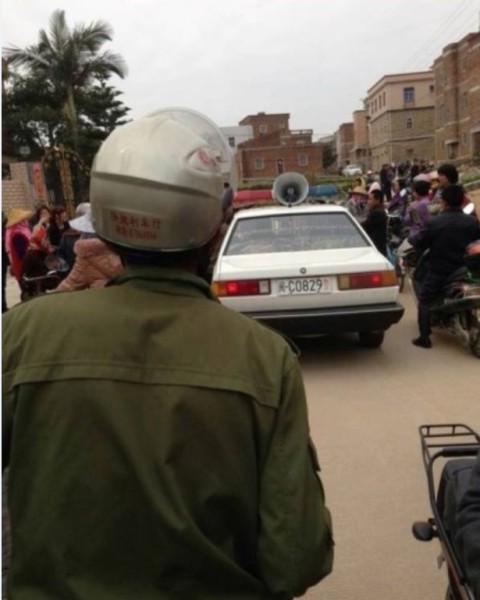 網傳泉州村民押特警 網傳泉州村民押特警