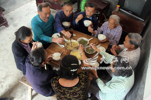 空巢老人自組大家庭養老 空巢老人自組大家庭養老