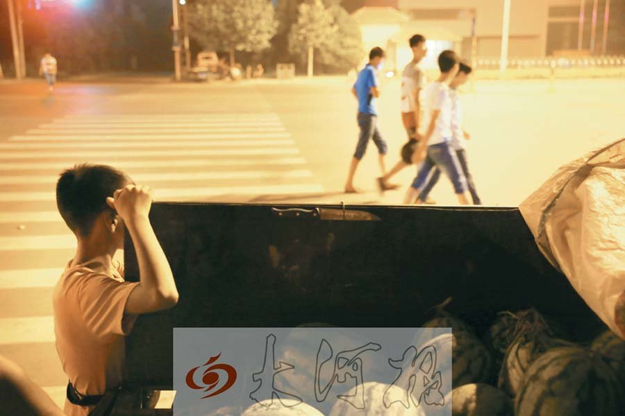 00后男孩"旱生"賣瓜記 00后男孩"旱生"賣瓜記