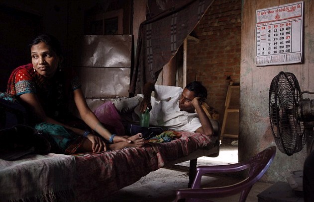 美國夫婦在印度的生子夢 美國夫婦在印度的生子夢