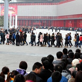 春季招聘會(huì)擠爆會(huì)場