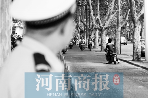 有警察，趕緊掉頭！