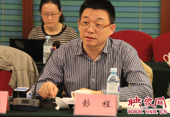 《光明日?qǐng)?bào)》文藝部主任彭程正在發(fā)言 《光明日?qǐng)?bào)》文藝部主任彭程正在發(fā)言