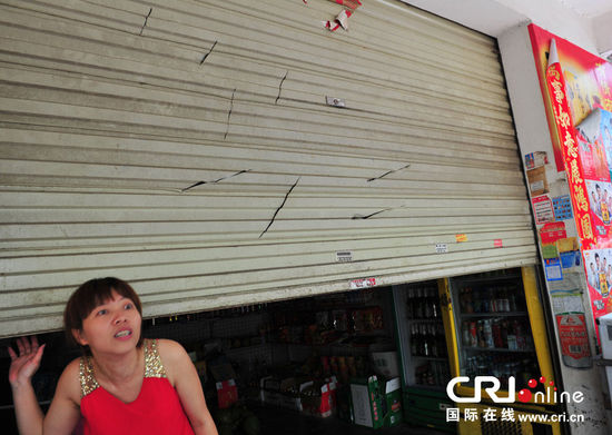 三亞發生打砸事件 10余輛車多個店鋪“受傷”(高清組圖) 三亞發生打砸事件 10余輛車多個店鋪“受傷”(高清組圖)