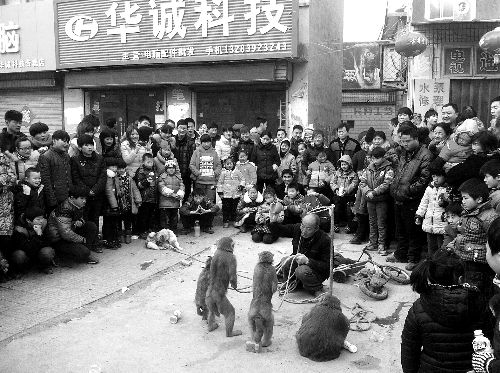 比春運更擠的地方是浚縣廟會(組圖) 比春運更擠的地方是浚縣廟會(組圖)