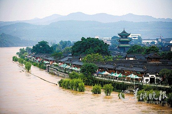 嘉陵江邊的閬中古城 嘉陵江邊的閬中古城