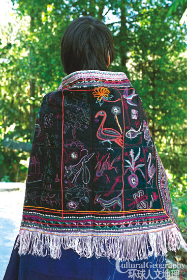 繡了很多紋飾的披肩 繡了很多紋飾的披肩