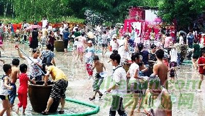 大宋武俠城夏季潑水節開幕 大宋武俠城夏季潑水節開幕
