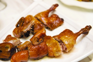 茶餐廳里的經典味道 燒味碟頭飯 茶餐廳里的經典味道 燒味碟頭飯