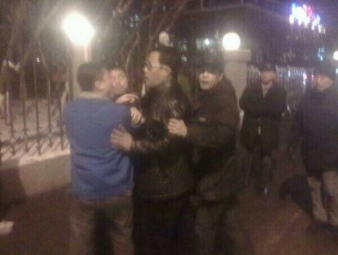 轉發到微博網曝趙本山徒弟駕無牌路虎追尾打人。 轉發到微博網曝趙本山徒弟駕無牌路虎追尾打人。