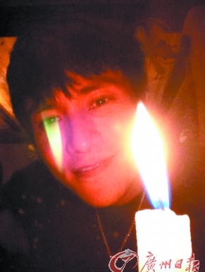 陳坤關燈點蠟遭網友圍攻文盲 陳坤關燈點蠟遭網友圍攻文盲