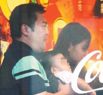 韋汝曾未婚生子，后嫁入豪門