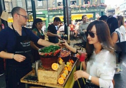 姚笛前段時(shí)間被拍到英國(guó)度假 姚笛前段時(shí)間被拍到英國(guó)度假