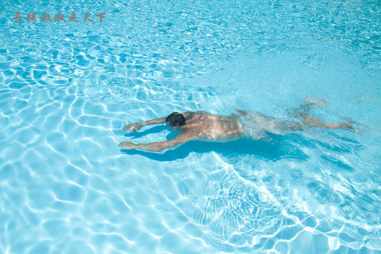 在透明的海水中游泳 攝影:長腿叔叔 在透明的海水中游泳 攝影:長腿叔叔