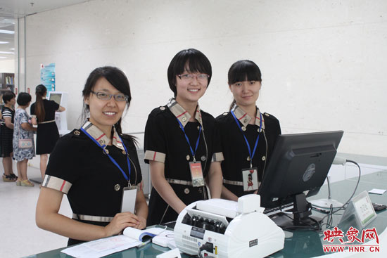 鄭州圖書館新館工作人員 鄭州圖書館新館工作人員