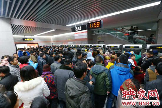 鄭州地鐵1號線和三環高架同日通車 市區擁堵大為緩解 鄭州地鐵1號線和三環高架同日通車 市區擁堵大為緩解