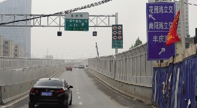 渣土車上三環快速路 文化路上橋口裝“電子眼”抓拍 渣土車上三環快速路 文化路上橋口裝“電子眼”抓拍