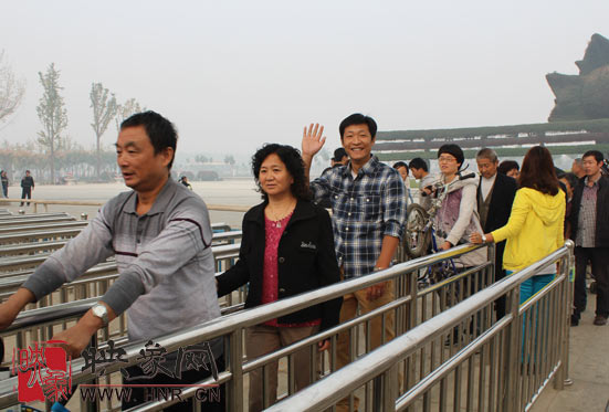 “溫馨九九重陽節 陪著父母去游園”活動圓滿舉行 “溫馨九九重陽節 陪著父母去游園”活動圓滿舉行