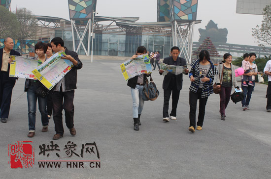 “溫馨九九重陽節 陪著父母去游園”活動圓滿舉行 “溫馨九九重陽節 陪著父母去游園”活動圓滿舉行