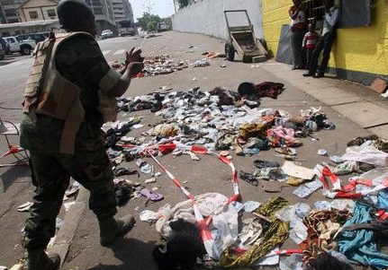 　當(dāng)?shù)貢r(shí)間2013年1月1日，科特迪瓦阿比讓市舉行慶祝新年的煙火表演時(shí)發(fā)生了嚴(yán)重的踩踏事故，造成至少