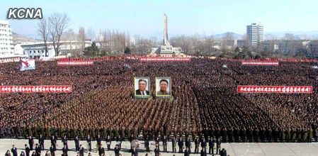 朝鮮民眾稱，朝鮮軍民“將在任意時(shí)期、對(duì)任意對(duì)象隨意實(shí)施無止境的正義打擊，一定實(shí)現(xiàn)民族的夙愿祖國統(tǒng)一大業(yè)”。