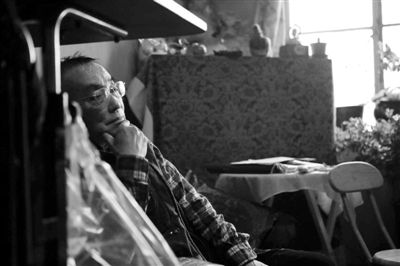 昨日,朱令父親吳承之說,這些年來他們一直在等待事件調查結果。新京報記者 王嘉寧 攝 昨日,朱令父親吳承之說,這些年來他們一直在等待事件調查結果。新京報記者 王嘉寧 攝