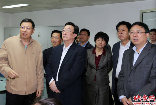5月9日上午11點10分,河南省委書記郭庚茂一行來到映象網視察。映象網記者 邵恰 段晉哲攝 5月9日上午11點10分,河南省委書記郭庚茂一行來到映象網視察。映象網記者 邵恰 段晉哲攝