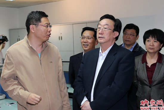 5月9日上午11點10分,河南省委書記郭庚茂一行來到映象網視察。映象網記者 邵恰 段晉哲攝 5月9日上午11點10分,河南省委書記郭庚茂一行來到映象網視察。映象網記者 邵恰 段晉哲攝