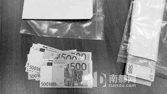 福格爾隨身攜帶的大額錢款。 福格爾隨身攜帶的大額錢款。