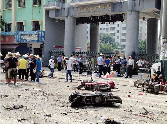 桂林校門口爆炸案續:肇事者當場死亡 學校停課 桂林校門口爆炸案續:肇事者當場死亡 學校停課