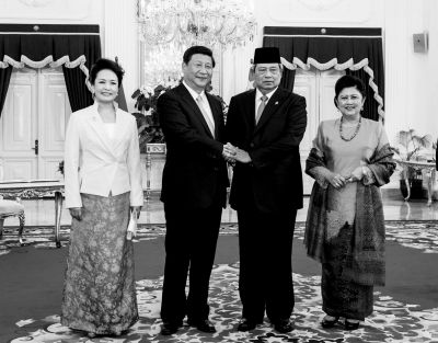 2日，國家主席習近平在雅加達同印度尼西亞總統蘇西洛舉行會談。 新華社發