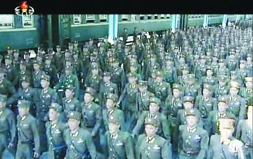約2萬名朝鮮朝鮮人民軍基層軍官近日陸續抵達平壤,準備出席軍方大會。 約2萬名朝鮮朝鮮人民軍基層軍官近日陸續抵達平壤,準備出席軍方大會。