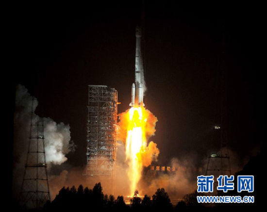 12月21日,載有玻利維亞通信衛星的長征三號乙運載火箭點火發射。當日零時42分,我國在西昌衛星發射中心用長征三號乙運載火箭,成功將玻利維亞通信衛星發射升空,衛星順利進入預定軌道。玻利維亞通信衛星是該國擁有的第一顆衛星。新華社記者 燕雁 攝