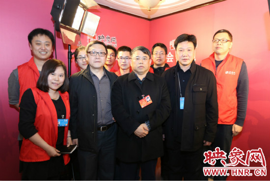 朱夏炎視察映象網全國兩會北京演播室 寄語爭做第一 朱夏炎視察映象網全國兩會北京演播室 寄語爭做第一