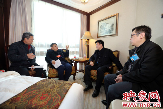 朱夏炎視察映象網全國兩會北京演播室 寄語爭做第一 朱夏炎視察映象網全國兩會北京演播室 寄語爭做第一