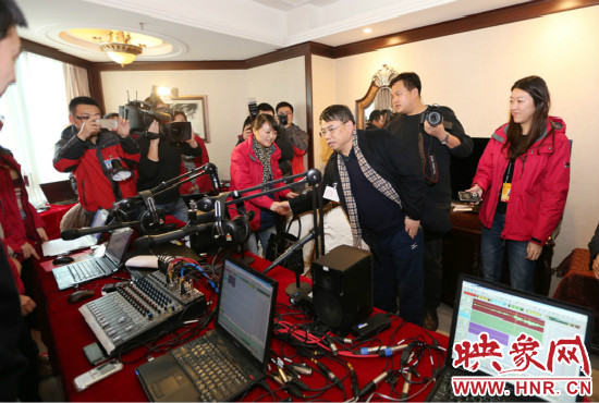 朱夏炎視察映象網全國兩會北京演播室 寄語爭做第一 朱夏炎視察映象網全國兩會北京演播室 寄語爭做第一