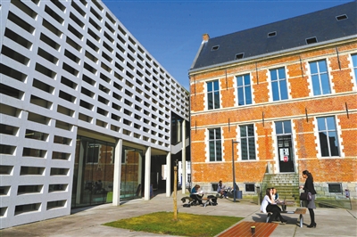 位于布魯日的歐洲學(xué)院。 位于布魯日的歐洲學(xué)院。